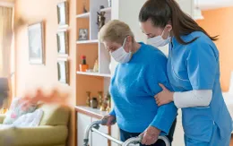 Sự luân chuyển nhân viên khiến các viện dưỡng lão Mỹ rơi vào tình thế nguy hiểm