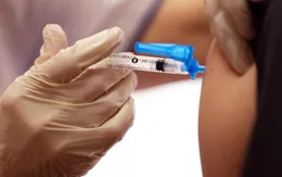 Canada ngừng tiêm vaccine của AstraZeneca cho người dưới 55 tuổi