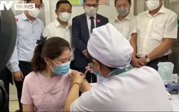 Những nữ y bác sĩ được tiêm vaccine COVID-19 trong ngày 8/3: Vinh dự và tự hào!