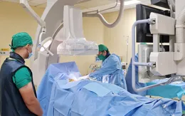 Đặt máy tạo nhịp vĩnh viễn cho bệnh nhân 94 tuổi bị nhồi máu cơ tim, loạn nhịp chậm