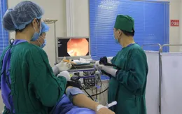 Nuốt phải tăm tre sau ăn tối, người đàn ông bị tăm xuyên thủng dạ dày
