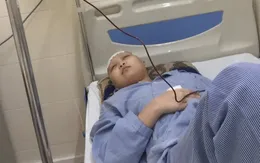 Mất đôi mắt vì căn bệnh u não, cô bé 14 tuổi cần sự giúp đỡ