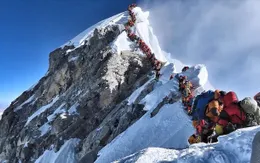 Đại dịch COVID-19 đã lây lan đến đỉnh Everest