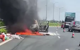 Ô tô 7 chỗ cháy trơ khung trên cao tốc Pháp Vân - Cầu Giẽ