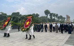 Lãnh đạo TP Hồ Chí Minh dâng hương các Anh hùng liệt sỹ