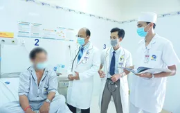 Cứu người đàn ông đột ngột ngưng tim, ngưng thở, gục ngã gần bệnh viện