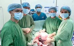 Phẫu thuật lấy thai cùng u nang buồng trứng kích thước lớn