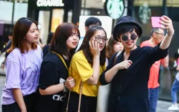 Thế hệ Z Trung Quốc lún sâu vào sự "giàu sang ảo" và những  món nợ ngập đầu