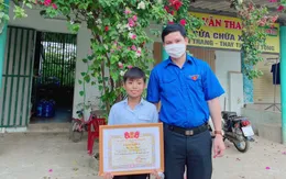 Nam sinh 12 tuổi cứu thanh niên 22 tuổi khỏi đuối nước