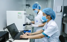 Lấy mẫu xét nghiệm COVID-19 cho người bệnh, người hỗ trợ chăm sóc trước khi vào điều trị nội trú