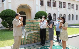 Vinamilk và công ty con tại Campuchia hỗ trợ cho người dân và trẻ em nước bạn chống COVID-19