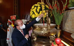 Chủ tịch nước dâng hương các lãnh đạo tiền bối của Đảng