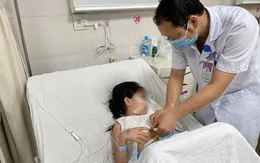 Bé gái 7 tuổi tắc ruột do thói quen nuốt tóc