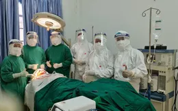 Cử chuyên gia vào khu cách ly phẫu thuật cho bệnh nhân chấn thương phức tạp vùng hàm mặt