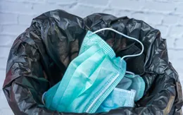 COVID-19: Vứt bỏ khẩu trang, găng tay thế nào cho an toàn?