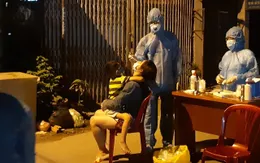 TP. Hồ Chí Minh: Xuyên đêm lấy mẫu xét nghiệm COVID-19 cho khoảng 50.000 người tại quận Gò Vấp