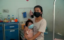 Cảm động: Mẹ F1 chăm con F0 trong khu cách ly