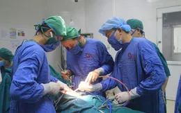 Sờ thấy bụng căng tức, tá hỏa khi bác sĩ chẩn đoán mắc u khổng lồ