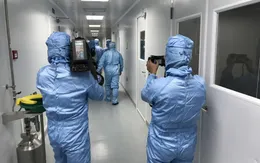 Những hình ảnh ấn tượng từ tâm dịch của các nhà báo, phóng viên