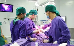 Nhập viện cấp cứu vì khối u lớn trong bụng vỡ