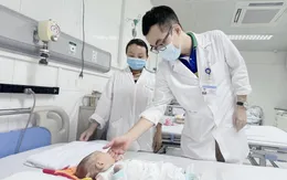 Cứu sống bé trai 23 ngày tuổi người H’Mông bị tắc tá tràng bẩm sinh