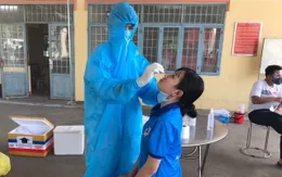 Bình Dương lấy mẫu xét nghiệm sàng lọc diện rộng COVID-19 cho người dân