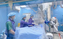 Can thiệp lấy huyết khối xoang tĩnh mạch não cho nam bệnh nhân 36 tuổi