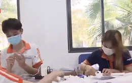 Sinh viên làm tấm chắn giọt bắn tặng tuyến đầu chống dịch