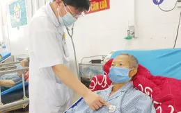Người đàn ông bị phù phổi, suy thận sau khi tự dùng thuốc không rõ nguồn gốc