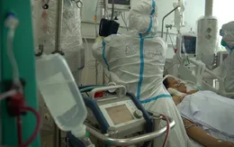 Hơn 2.000 trang thiết bị y tế được chuyển tới kho dã chiến ở TP. Hồ Chí Minh