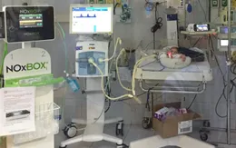 Cứu sống bé gái sơ sinh suy hô hấp nặng, con sản phụ mắc COVID-19