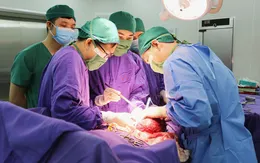 Cắt bỏ khối u tinh hoàn kích thước gần 20cm cho nam bệnh nhân 31 tuổi