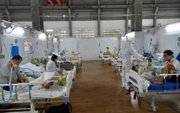Dốc cả tâm lực điều trị bệnh nhân nặng ở Trung tâm Hồi sức tích cực COVID-19 Bệnh viện Bạch Mai