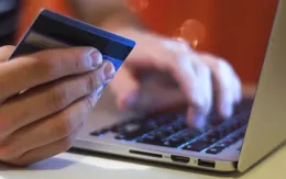 Vì sao các ngân hàng đua nhau miễn phí dịch vụ?