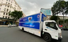 TP. Hồ Chí Minh được trao tặng 10 xe xét nghiệm COVID-19 lưu động