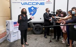 Việt Nam tiếp nhận hàng trăm nghìn liều vaccine Pfizer do Mỹ trao tặng