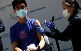 Nhiều nước gấp rút tiêm vaccine cho trẻ em