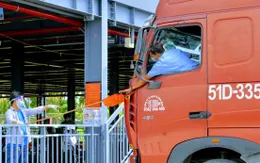 Siết chặt kiểm soát đi lại: Đừng để hàng hóa bị chôn chân