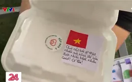 Sticker ngộ nghĩnh kèm lời động viên của các em nhỏ trên hộp cơm gửi bác sĩ