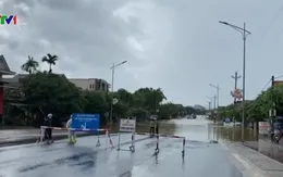 Mưa lớn gây ngập nặng tuyến Quốc lộ 1