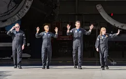 Các “du khách vũ trụ” đầu tiên chia sẻ gì khi trở lại Trái Đất?