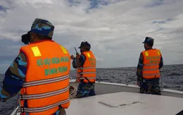 Tập trung tìm kiếm 2 ngư dân bị mất tích sau sự cố chìm tàu