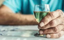 Sử dụng đồ uống có cồn làm tăng nguy cơ ung thư