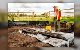 Khai quật tượng thần 1.600 năm tuổi tại Ireland