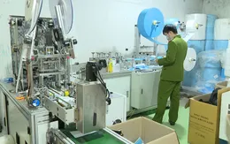 Bắt cơ sở sản xuất hàng trăm nghìn khẩu trang trái phép