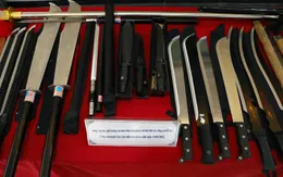 Bắt vợ chồng chủ kênh Youtube "Đao kiếm phong thủy", thu giữ gần 3.000 vũ khí bán online