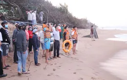Phú Yên: Tìm thấy thi thể 2 học sinh bị sóng biển cuốn trôi
