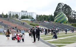 Sa Pa, Đà Lạt, Vũng Tàu nhộn nhịp du khách ngày đầu năm