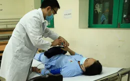 Hà Nội yêu cầu khẩn trương rà soát, bảo vệ nhóm nguy cơ cao mắc COVID-19