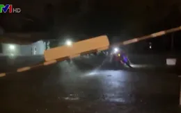 Cứu hộ gần 100 người bị cô lập do nước lũ dâng cao